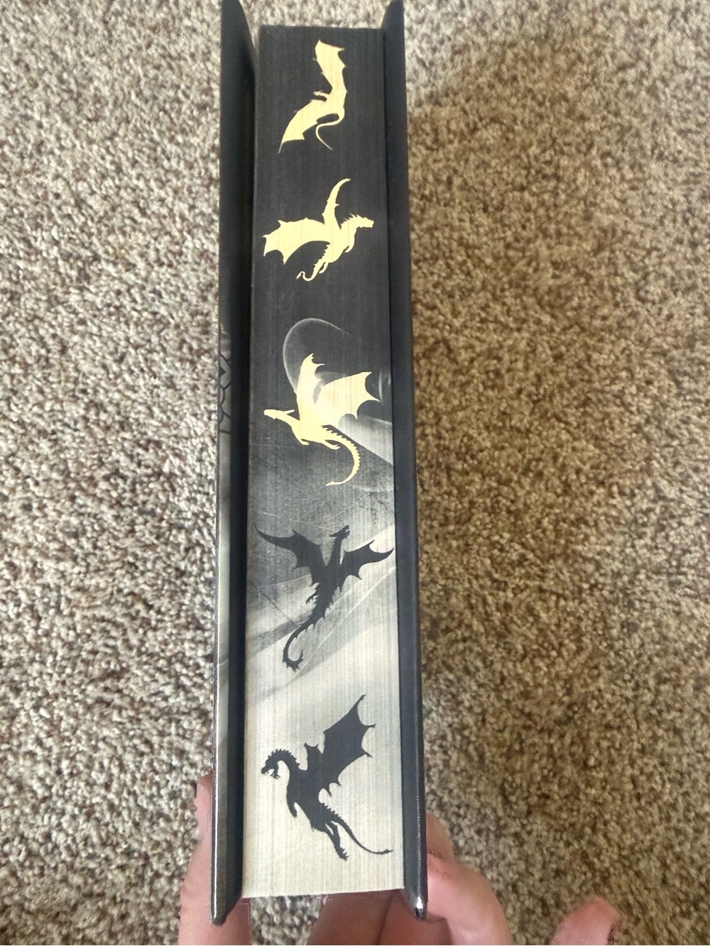 Signed copy of Onyx storm by Rebecca Yarros - Picture 2 of 7